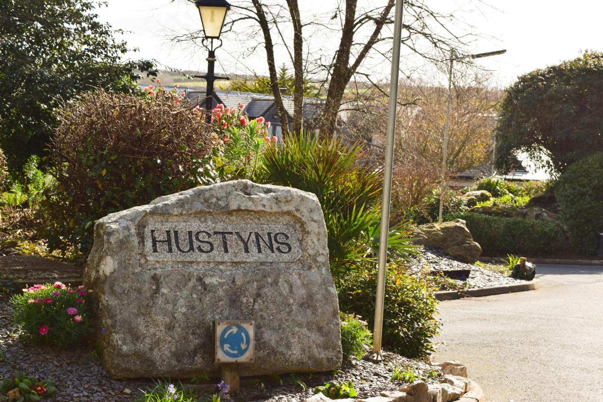 Hustyns Hotel Saint Wenn エクステリア 写真