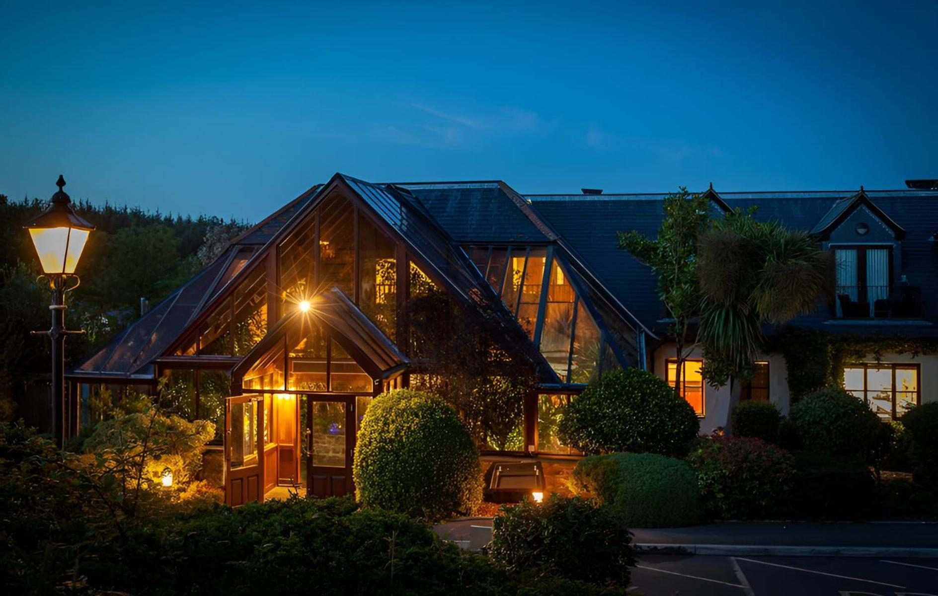 Hustyns Hotel Saint Wenn エクステリア 写真